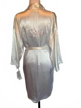 Linea Donatella Bride White Satin Robe M Pink Embroidered Bridal NWT Wedding